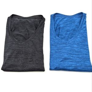 Two V-Neck Space Dye T-Shirts M